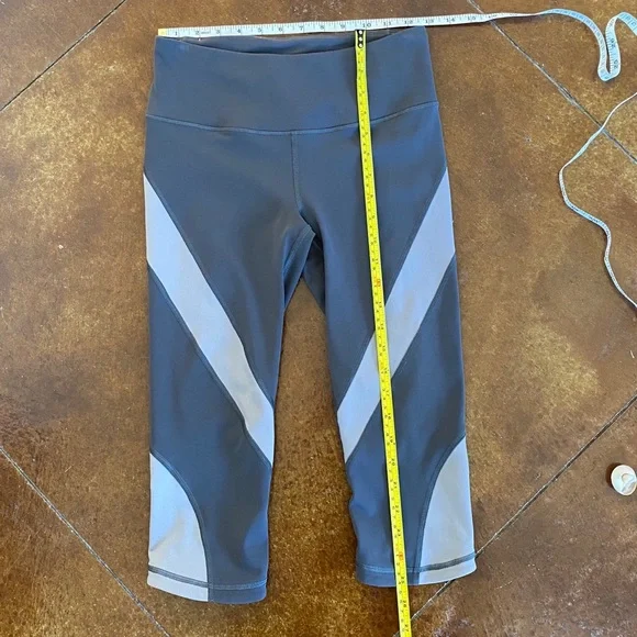 Victoria’s Secret VSX Sport Capris Taupe XS - Picture 2 of 12